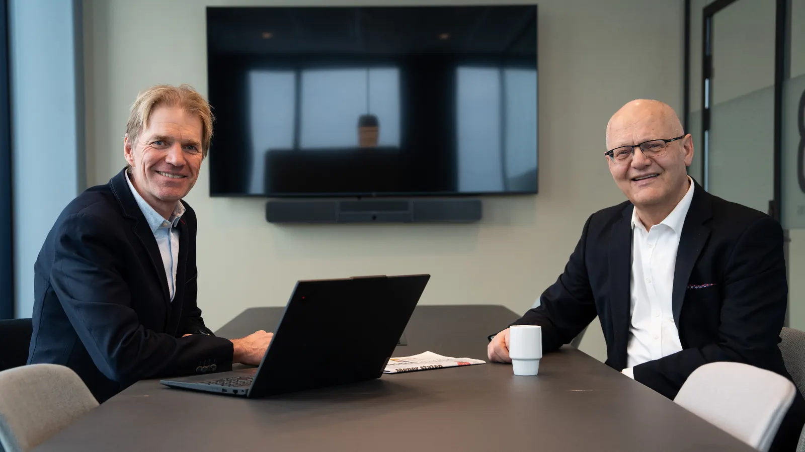 Håvard Moe og Geir Vinsand i møte – NIVI Analyse