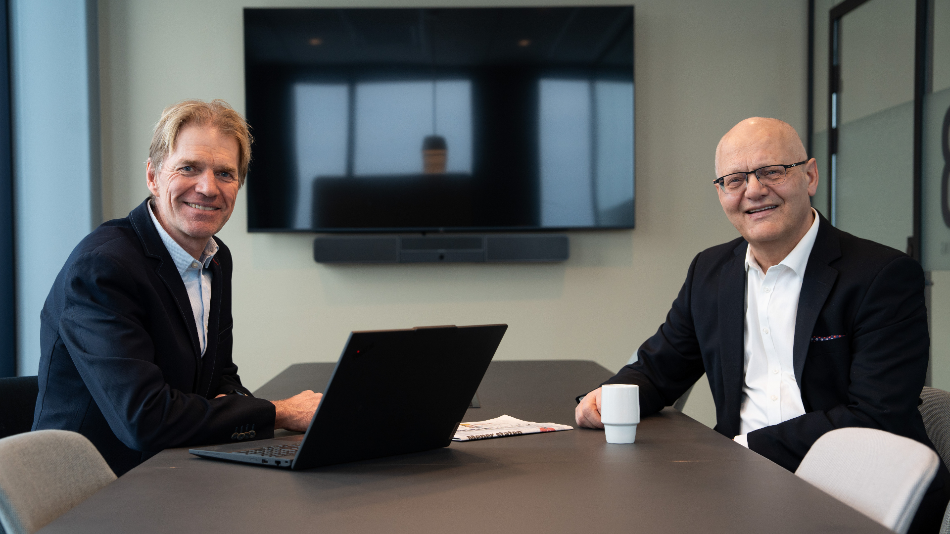 Håvard Moe og Geir Vinsand i møte – NIVI Analyse